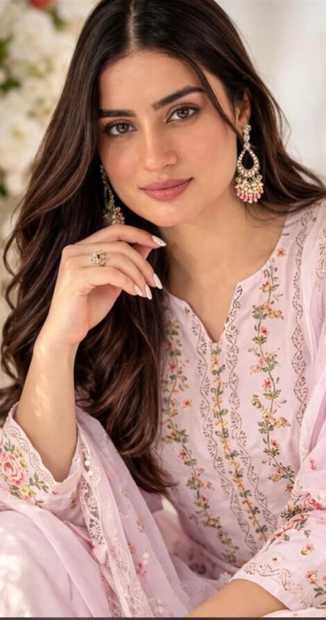 Soft Lavender Floral Embroidered Kurta Set with Lace Dupatta